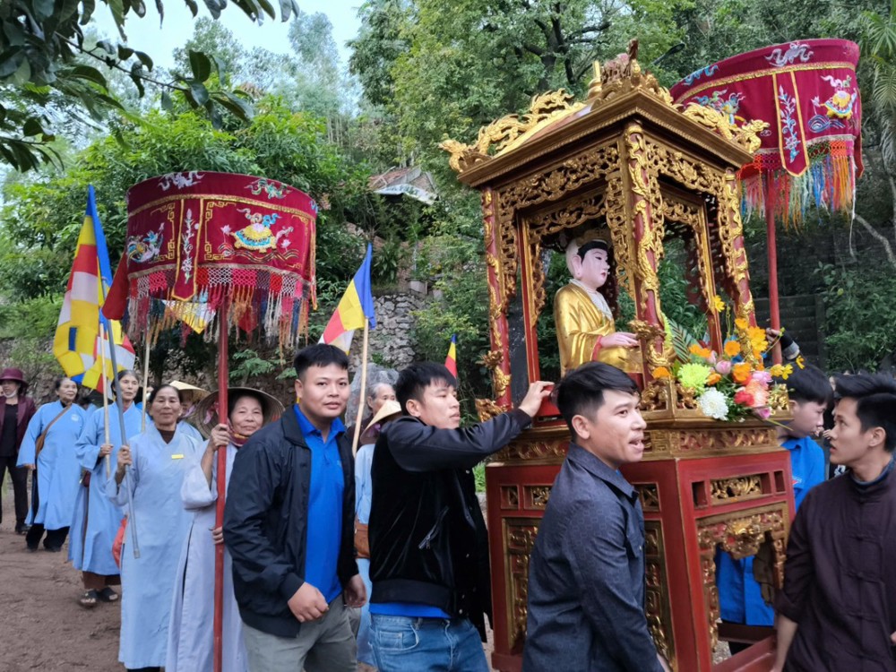 Nghệ An: Cung nghinh Đức Quan Âm Nam Hải tuần du đạo bộ, thủy lộ