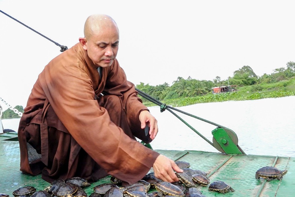 TP.HCM: Chùa Giác Tánh tổ chức lễ Vía Bồ Tát Quán Thế Âm xuất gia và phóng sanh trên sông Vàm Cỏ Đông