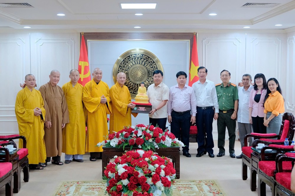 Trung ương Giáo hội thăm, chúc mừng lãnh đạo tỉnh An Giang sau thành công Đại hội Đảng bộ tỉnh lần thứ I