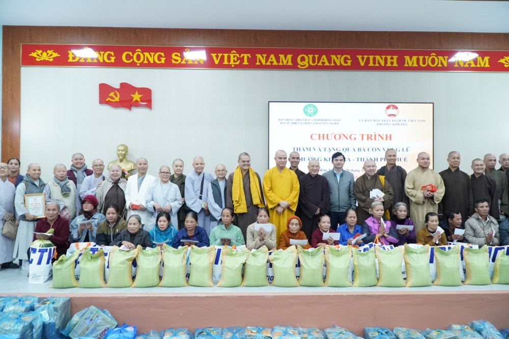 Phật giáo Đồng Tháp tiếp tục ngày thứ 2 chia sẻ yêu thương tại Huế