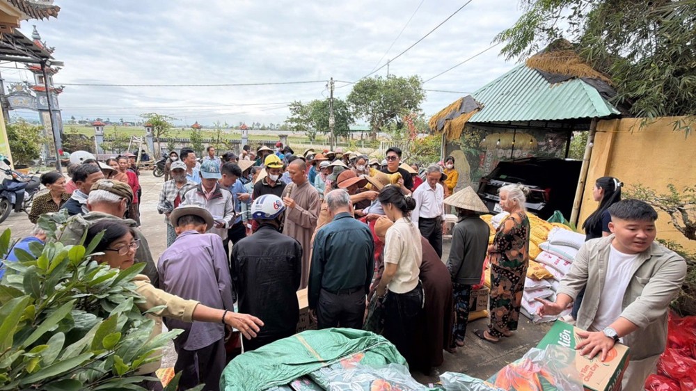 Đà Nẵng: Chùa Trà Long xã Thăng Điền trao quà từ thiện tại địa phương