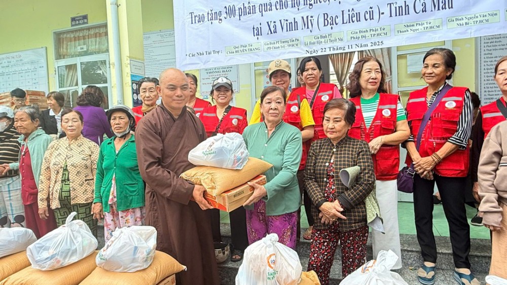 Chùa Huyền Trang (TP.HCM) phối hợp các đơn vị tổ chức khám bệnh, phát thuốc và trao quà từ thiện tại Cà Mau và Cần Thơ