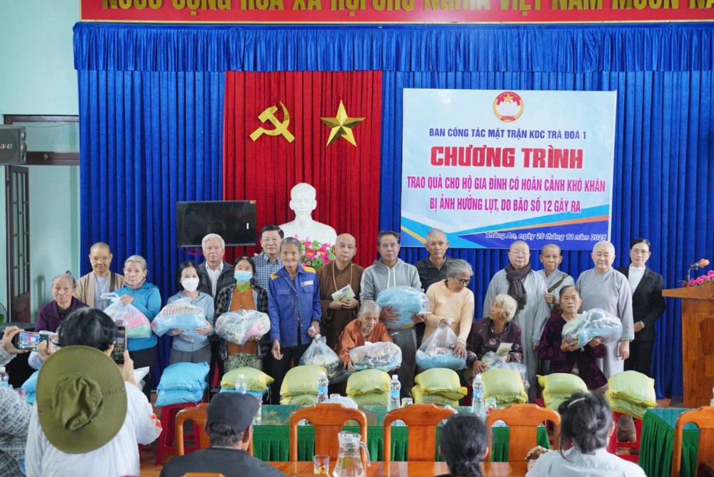 Ban Từ thiện xã hội Phật giáo TP.Cần Thơ tiếp tục hành trình sẻ chia cùng bà con vùng lũ tại Đà Nẵng, Đắk Lắk