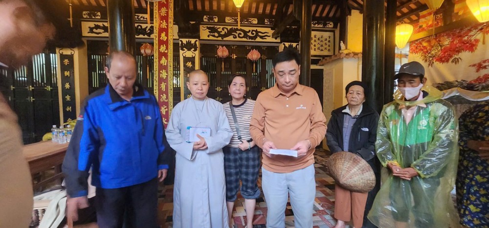 Lâm Đồng: Gần 700 phần quà được chùa Phước Minh cứu trợ đồng bào tại Huế và miền Phú Yên