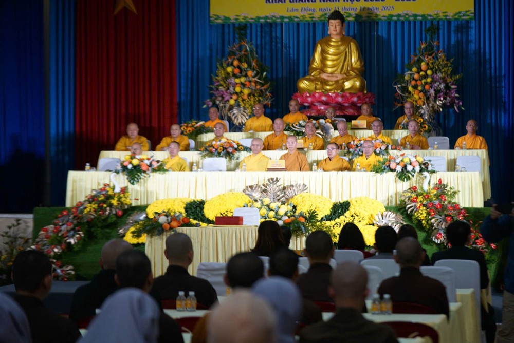 Lâm Đồng: Lễ tốt nghiệp Trung cấp Phật học khóa XIV (2022 - 2025) và khai giảng năm học 2025 - 2026