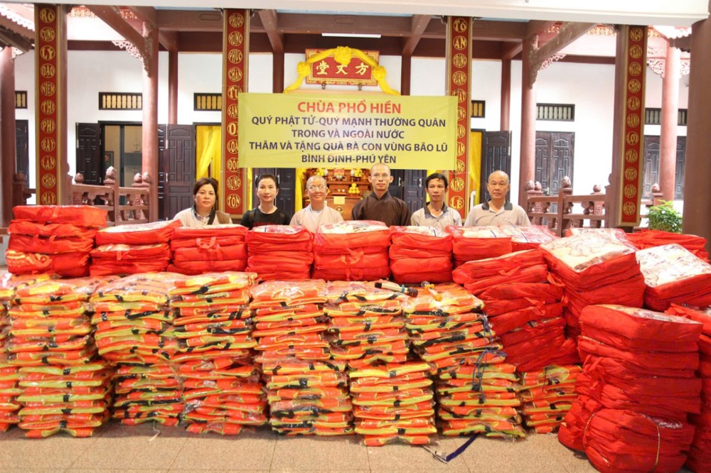 Chùa Phổ Hiền (Đà Nẵng) hỗ trợ đồng bào bị bão lũ tại Bình Định, Phú Yên (cũ)