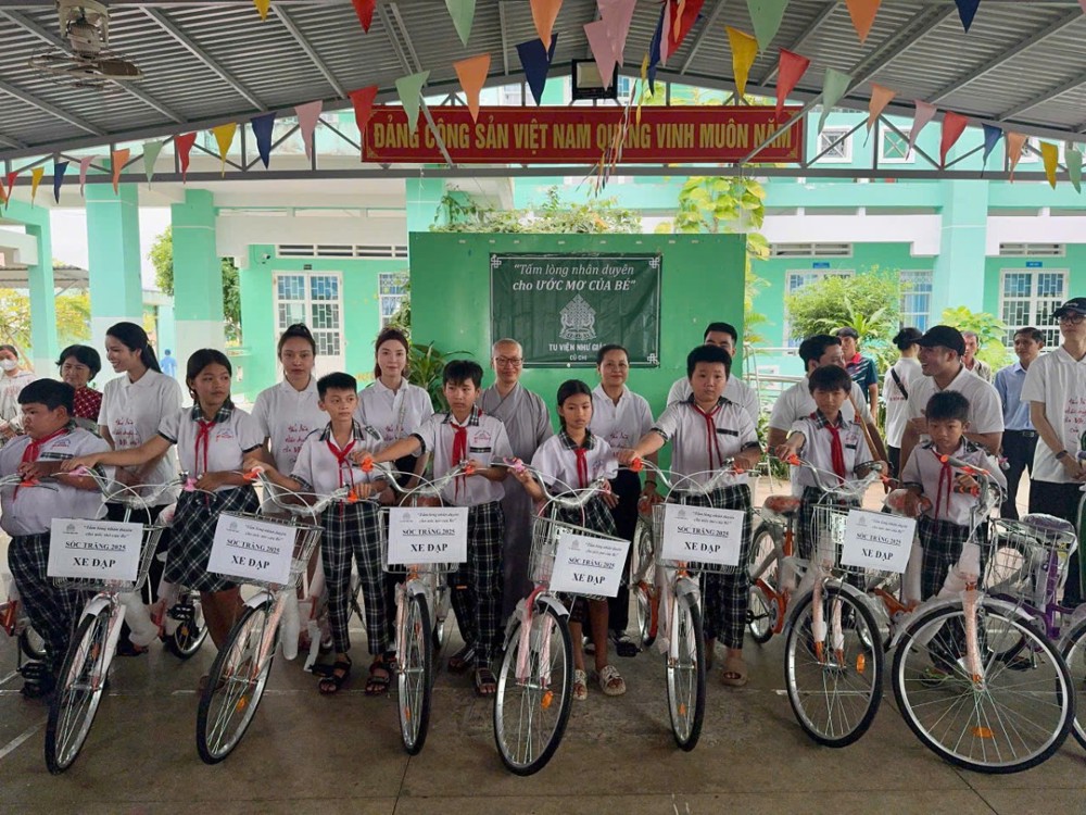 Tu viện Như Giác (TP.HCM) trao hơn 600 phần quà trong chương trình “Ước Mơ Của Bé 2025” tại Sóc Trăng cũ