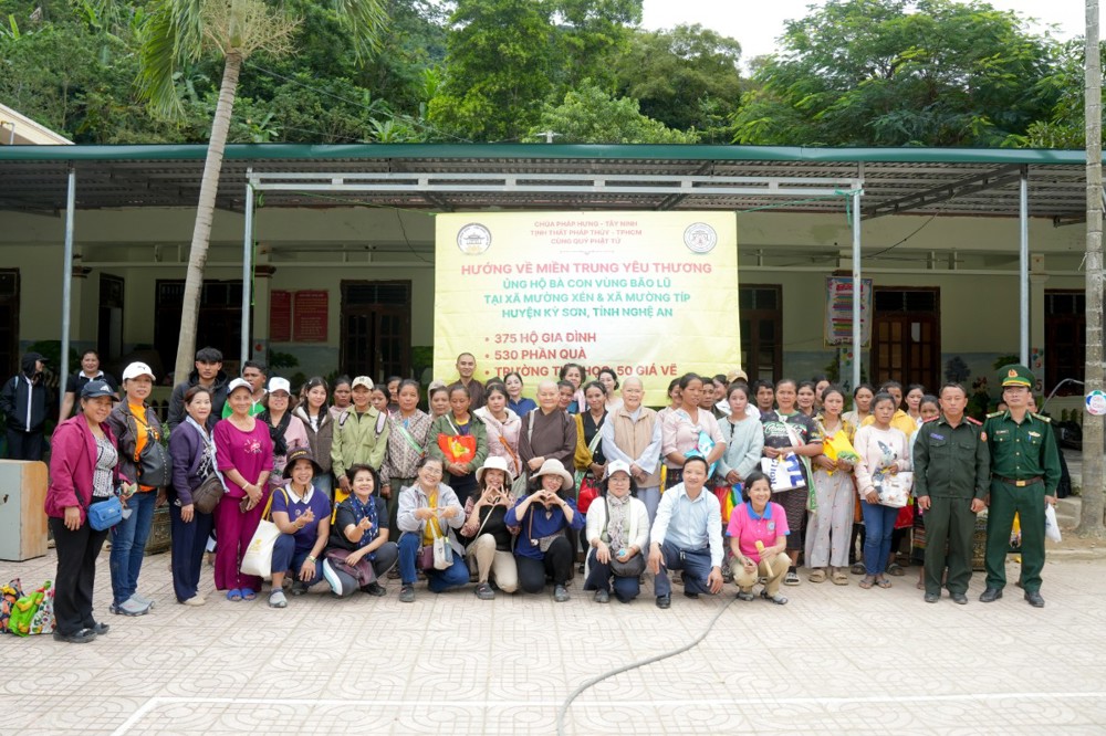 Nghệ An: Hơn 1.200 phần quà đến với bà con vùng lũ Mường Xén và Mường Típ