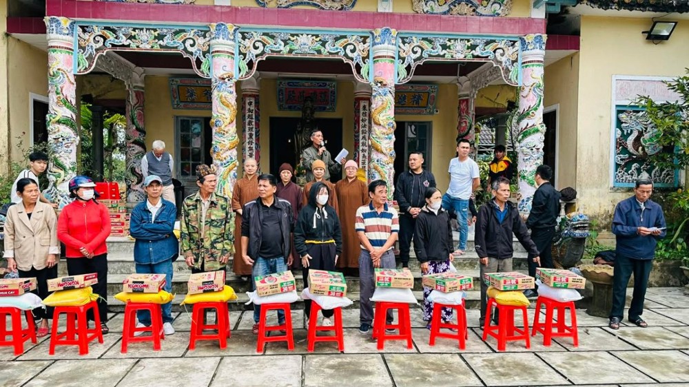 Ban Từ thiện Phật giáo tỉnh Hưng Yên - Hà Tĩnh hướng về miền Trung ruột thịt 
