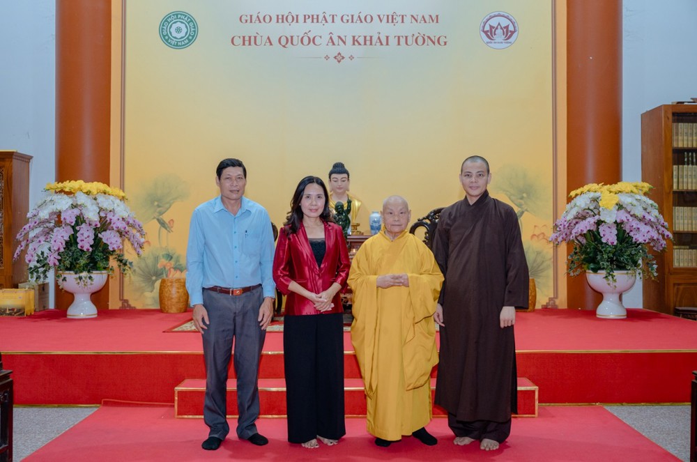 Ban Tôn giáo Chính phủ thăm Trưởng lão Hòa thượng Chủ tịch và chúc mừng ngày thành lập GHGPVN