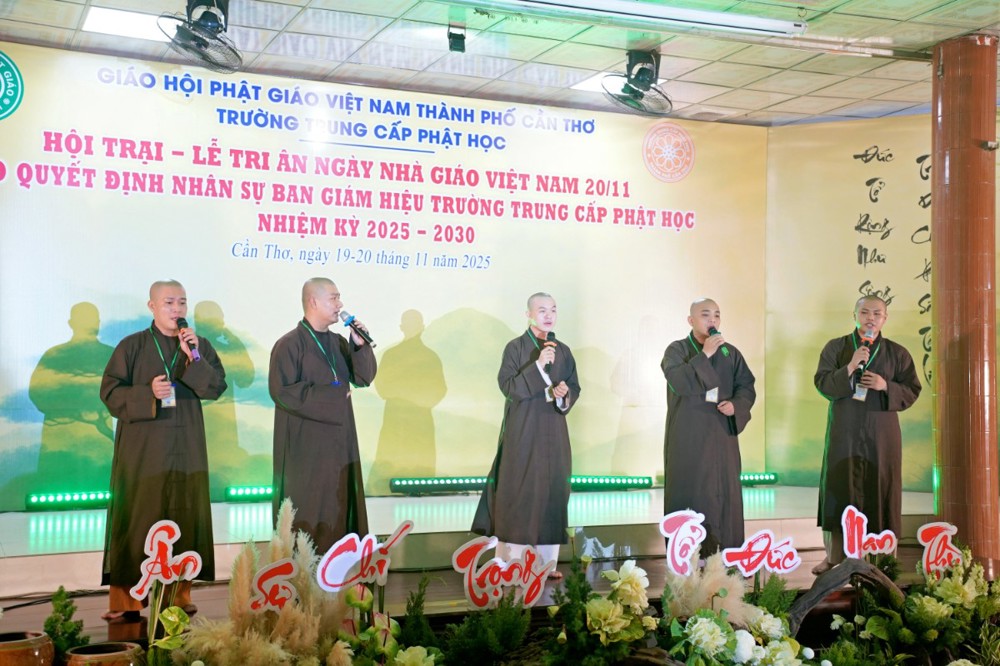 Cần Thơ: Đêm thi văn nghệ chào mừng Ngày Nhà giáo Việt Nam 20/11