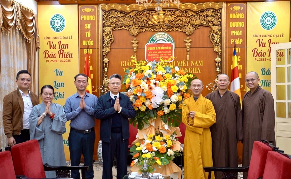 Lãnh đạo Sở Dân tộc và Tôn giáo thành phố Hà Nội chúc mừng kỷ niệm ngày thành lập GHPGVN