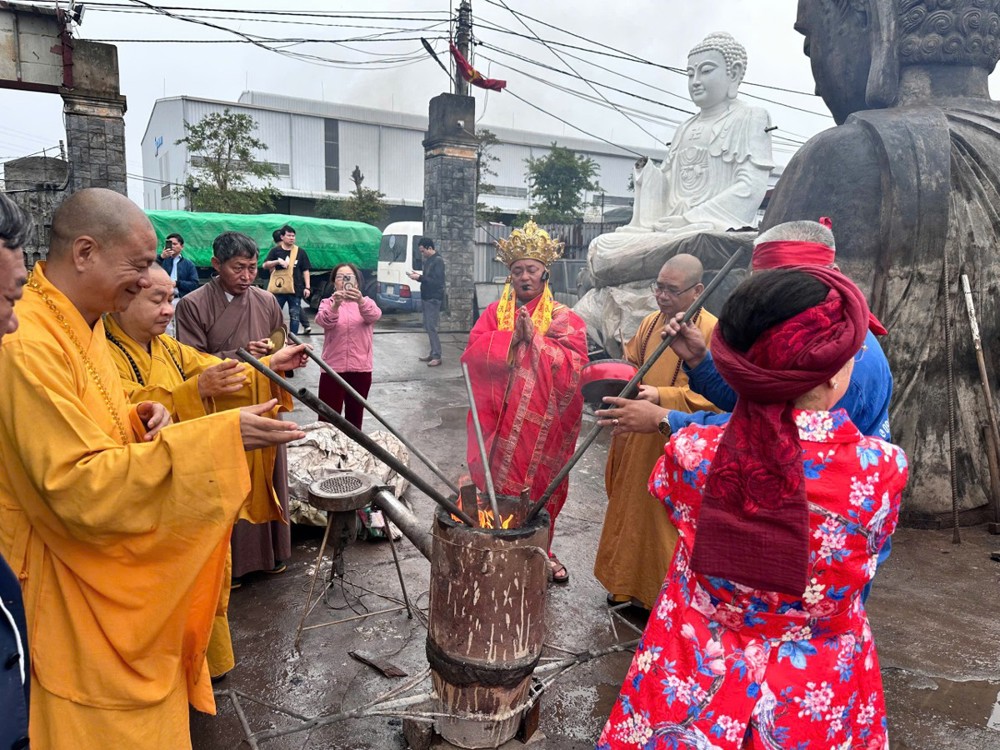 Ninh Bình: Trang nghiêm Lễ Đúc Tôn Tượng Đức Bản Sư Thích Ca Mâu Ni Phật
