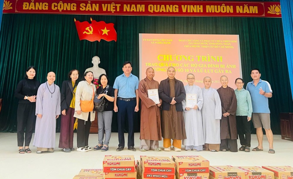 Chùa Thiền Kim, chùa Phước Thiện phát 800 phần quà tại Nghệ An, Quảng Trị, TP. Huế 