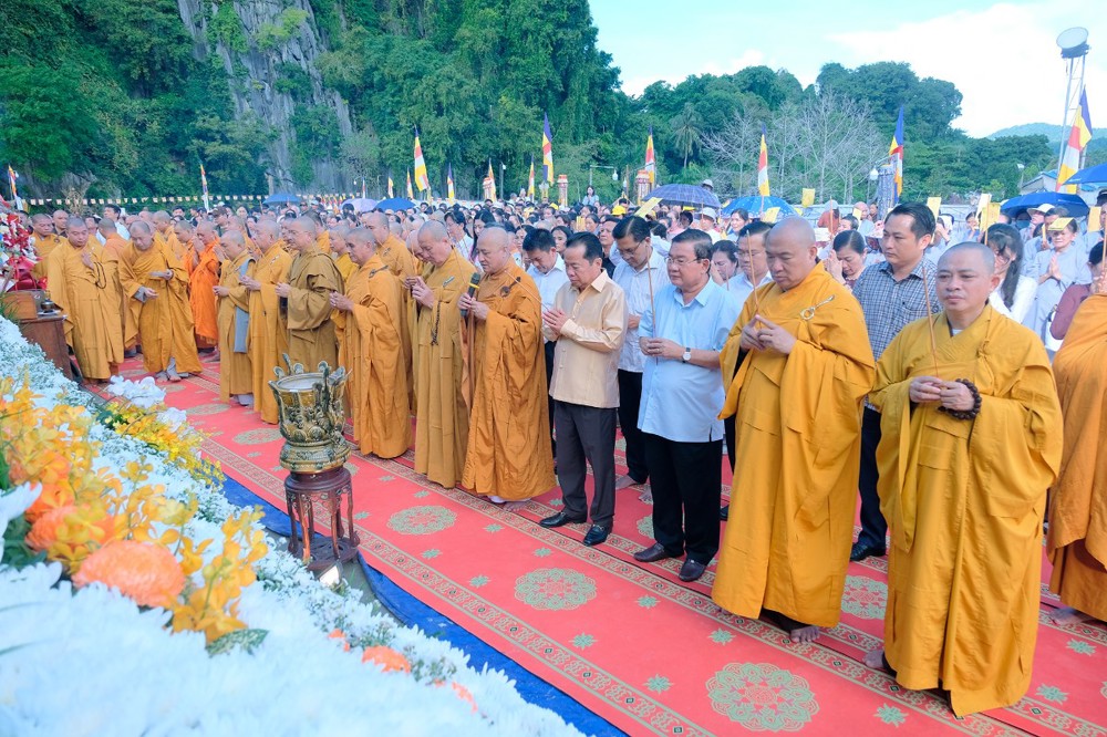 An Giang: Trang nghiêm lễ Yểm tâm - Hô thần nhập tượng tôn tượng Quán Thế Âm Bồ-tát cao 33m tại chùa Hang