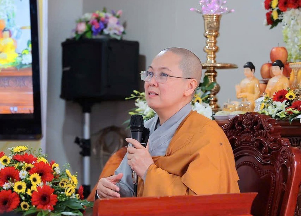 Ni sư Diệu Hiếu thuyết giảng cho 260 hành giả tại khóa tu mùa Thu lần thứ 7 tại chùa Việt Nam, Kanagawa, Nhật Bản