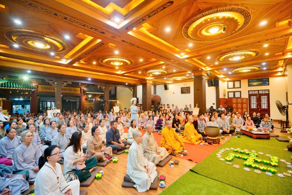 Đà Nẵng: Chùa Tân Thành tổ chức đêm thắp nến cầu nguyện hướng về đồng bào lũ lụt & giao lưu cùng nhóm nghệ sĩ Phật tử.