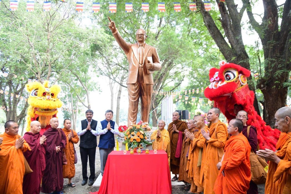 TP.HCM: Lễ an vị tượng đài Mahatma Gandhi tại chùa Giác Ngộ – Biểu tượng hữu nghị Việt – Ấn, lan tỏa thông điệp hòa bình cho nhân loại