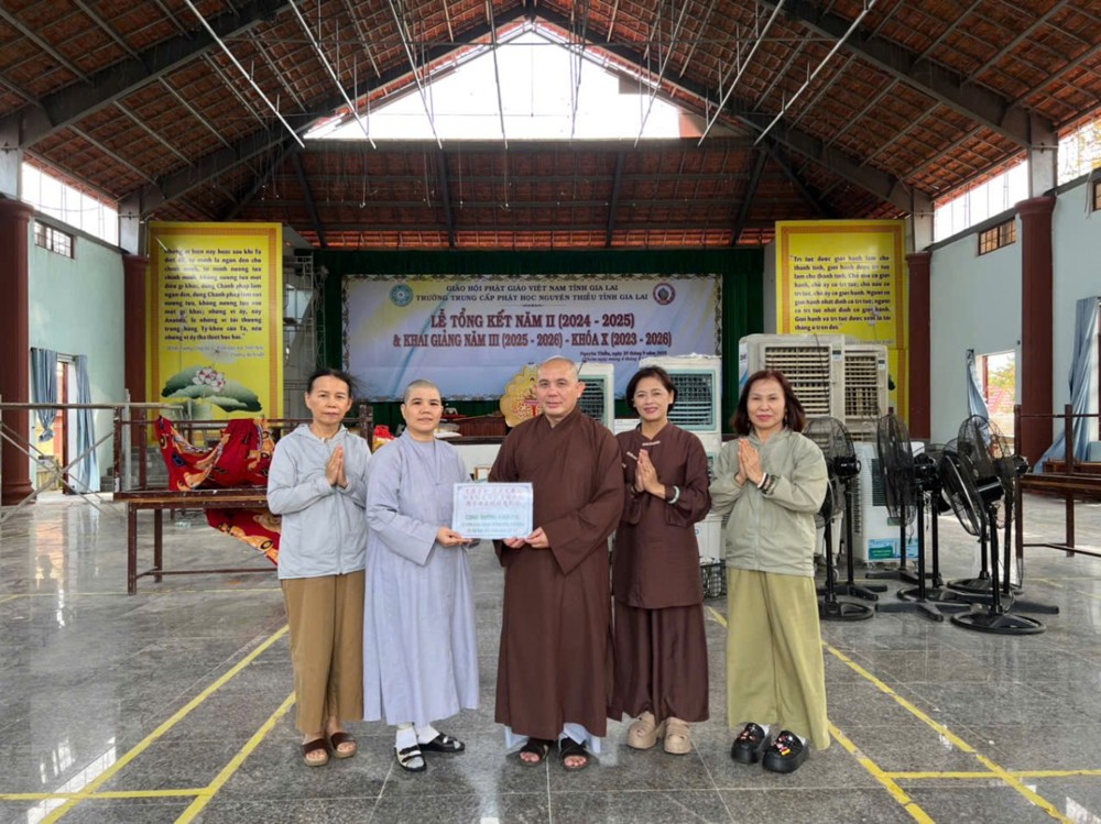 Ban Từ thiện xã hội Phật giáo Đà Nẵng và Tổ đình Bảo Quang hỗ trợ đồng bào bị lũ lụt tại Đăk Lăk