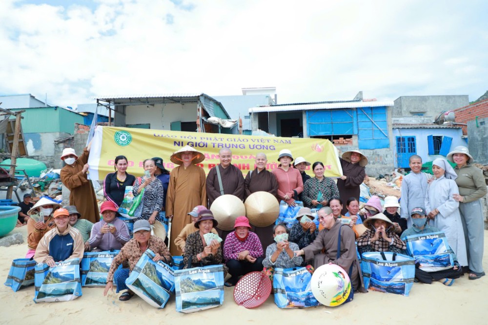 PBNG Trung ương tiếp nối hành trình cứu trợ tại các tỉnh ven biển miền Trung sau bão số 13