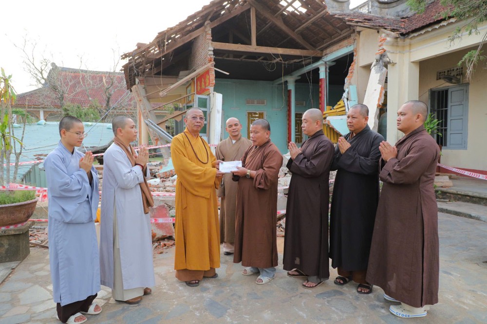 Phân Ban Phật Tử Dân Tộc Trung Ương Trao 90 Triệu Đồng Hỗ Trợ Khắc Phục Thiệt Hại Tại Trường Trung cấp Phật học Nguyên Thiều Và Tu Viện Nguyên Thiều