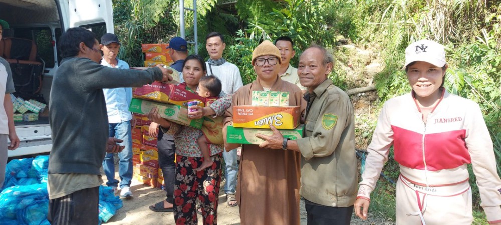 Đà Nẵng: Nhóm Thiện Nguyện Ngọc Sơn trao quà tại Thôn 3 xã Trà Cang (cũ) tỉnh Quảng Nam