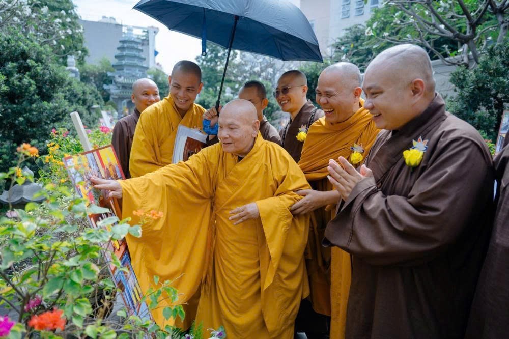 Trưởng lão Hòa thượng Chủ tịch chúc mừng Lễ kỷ niệm 20 năm ra trường Khóa V Học viện Phật giáo Việt Nam tại TP.HCM