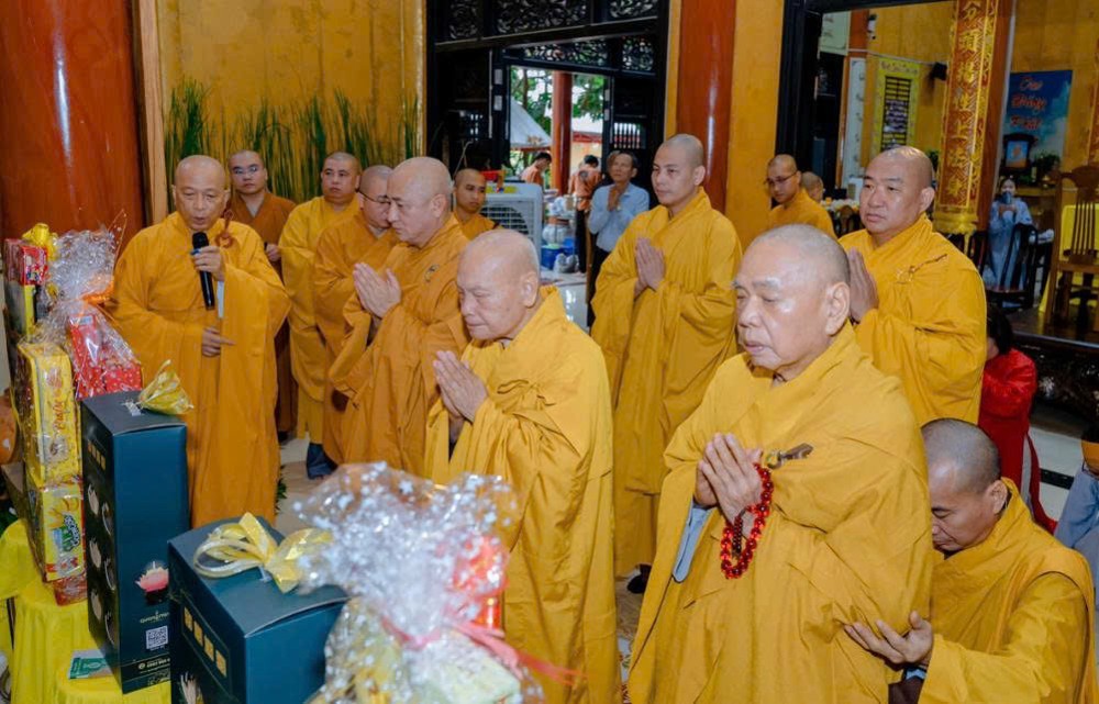 Trung ương Giáo hội thắp hương tưởng niệm Trưởng lão Hoà thượng Thích Minh Chánh