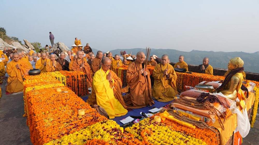 Ngày thứ 7 nơi đất Phật, Trường Trung cấp Phật học Hà Nội tiếp tục hành trình từ Kỳ Xà Quật đến Nalanda