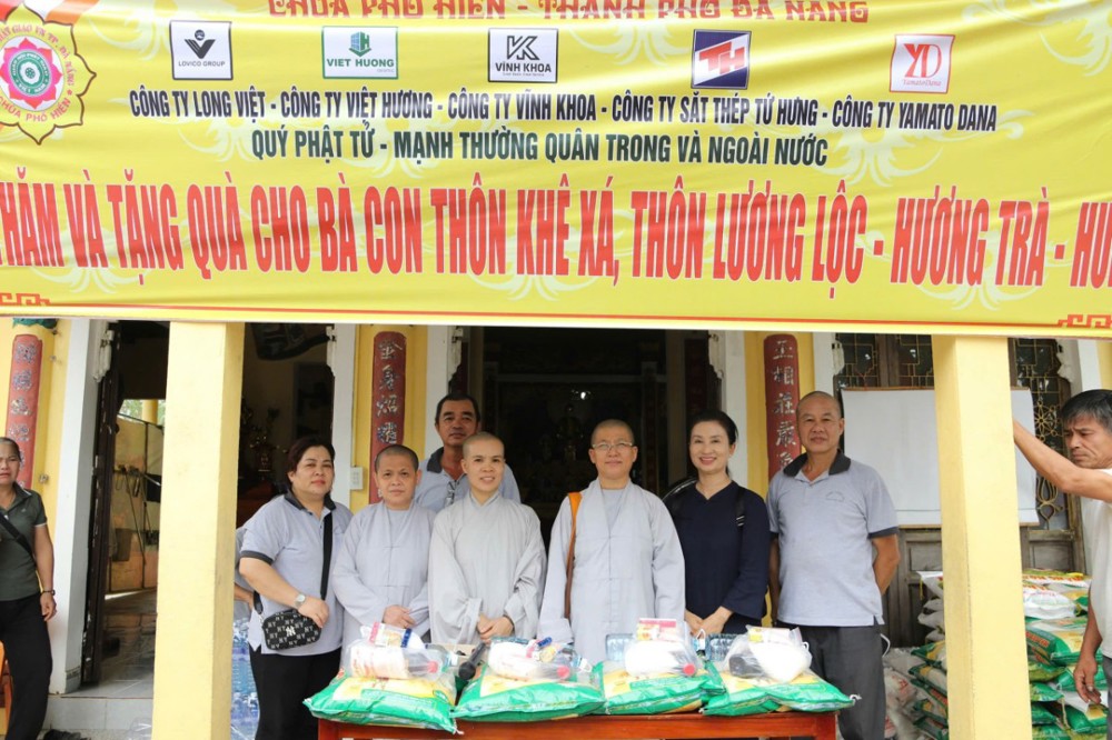 Đà Nẵng: chùa Phổ Hiền tiếp tục hành trình chia sẻ đến bà con vùng lũ