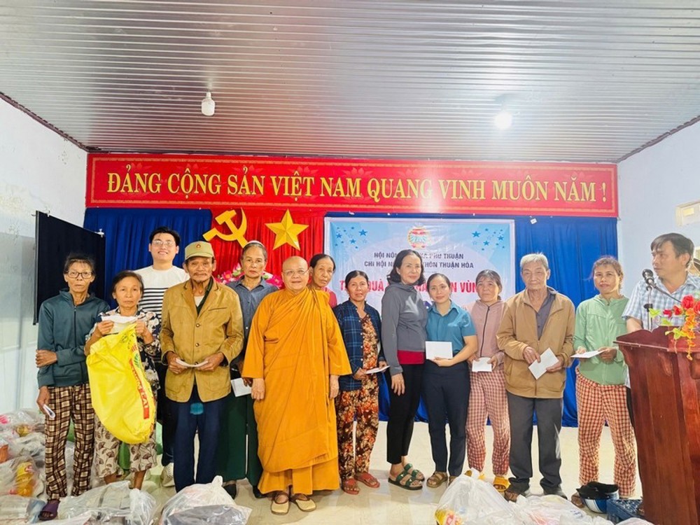 Đà Nẵng: Tịnh xá Ngọc Tuệ và quý Mạnh thường quân hướng về miền Trung thân thương