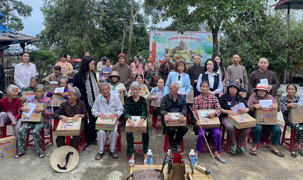 Chùa Vĩnh Hạnh (TP.HCM) đồng hành cùng bà con vùng lũ - Lan tỏa tinh thần từ bi những ngày gian khó