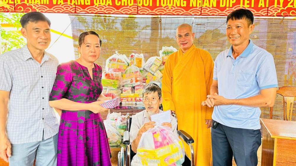 Đồng Nai: Thăm và trao quà từ thiện cho các các hoàn cảnh khó khăn tại Trung tâm Bảo trợ xã hội Bình Phước