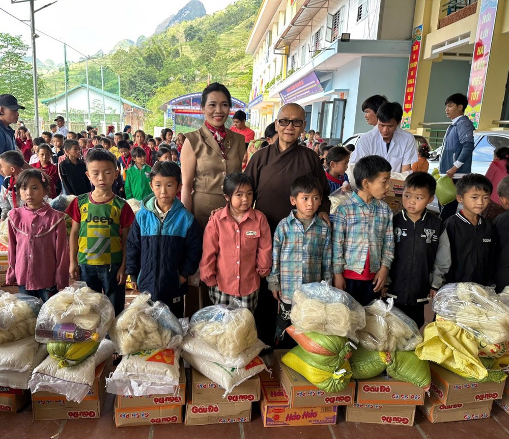 TP.HCM: Chùa Bửu Long xã Phước Hải trao hơn hơn 1,8 tỷ đồng cứu trợ đồng bào bị ảnh hưởng mưa lũ tại miền Trung và miền Bắc