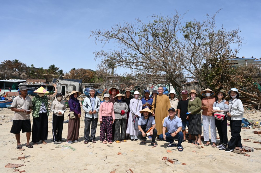 Tấm lòng vàng hỗ trợ khắc phục hậu quả bão lũ - Phái đoàn thiện nguyện lan tỏa hơi ấm tình người