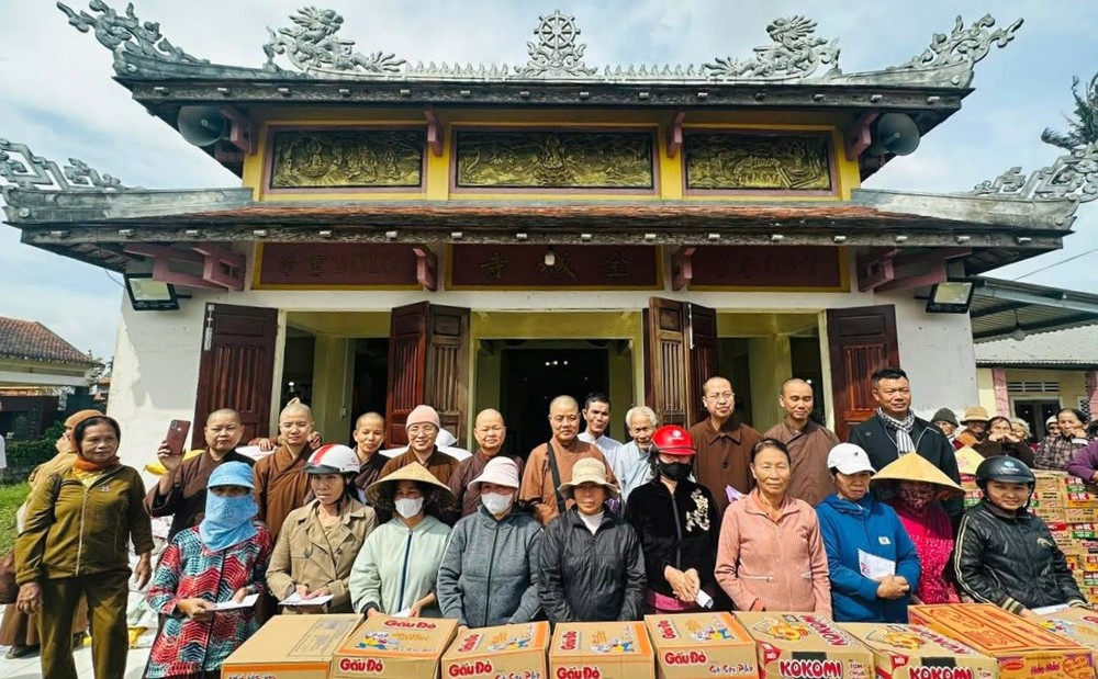 Ban Từ thiện Phật giáo tỉnh Hưng Yên - Hà Tĩnh hướng về miền Trung ruột thịt 