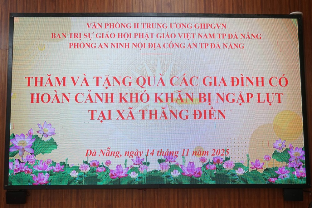Đà Nẵng: Văn phòng 2 Trung ương, Ban Trị sự thành phố và phòng an ninh nội địa Công an thành phố tặng quà bà con vùng lũ