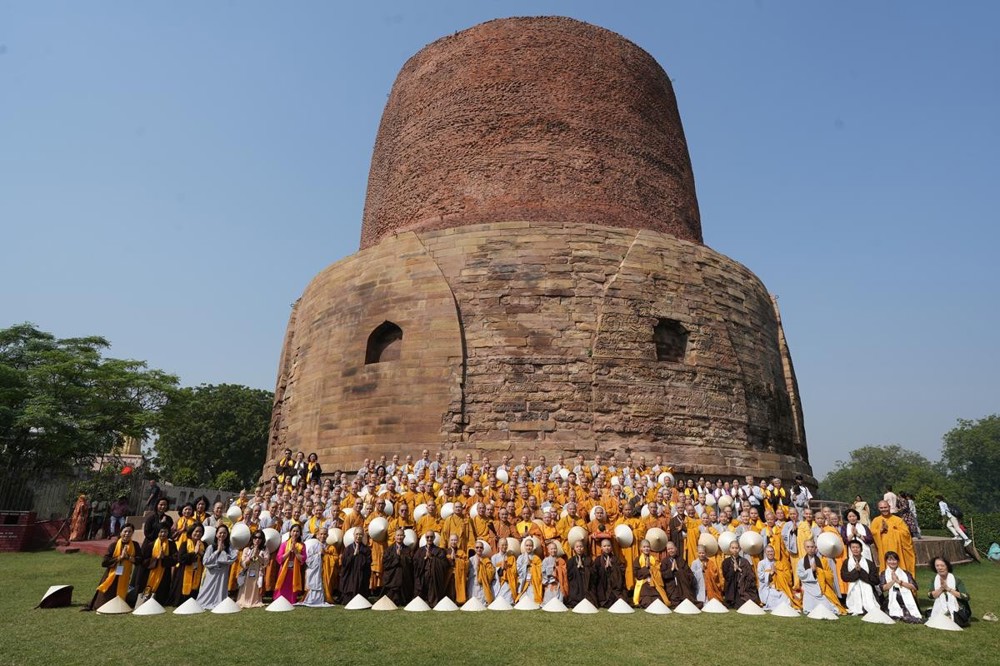 Ngày thứ hai trong chuyến hành hương: Tăng Ni sinh Trường Trung cấp Phật học Hà Nội học từ cội nguồn giáo pháp tại Sarnath