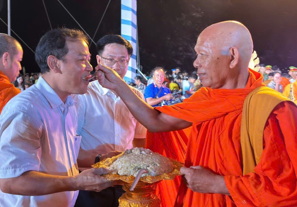 An Giang: Độc đáo lễ hội Ok Om Bok – Cúng Trăng năm 2025