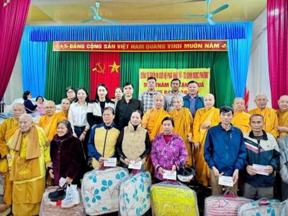 Đoàn Từ thiện Ni giới Hệ phái Khất sĩ tiếp tục trao 500 phần quà cứu trợ đồng bào tại tỉnh Bắc Ninh