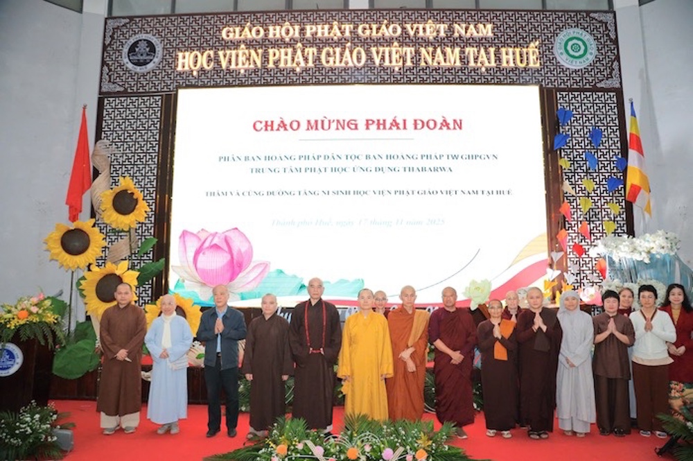 Tp Huế: Trung tâm Phật học Ứng dụng Thabarwa (Myanmar) và Phân ban Hoằng pháp Dân tộc – Ban Hoằng pháp TW GHPGVN thăm Học viện Phật giáo Việt Nam tại Huế