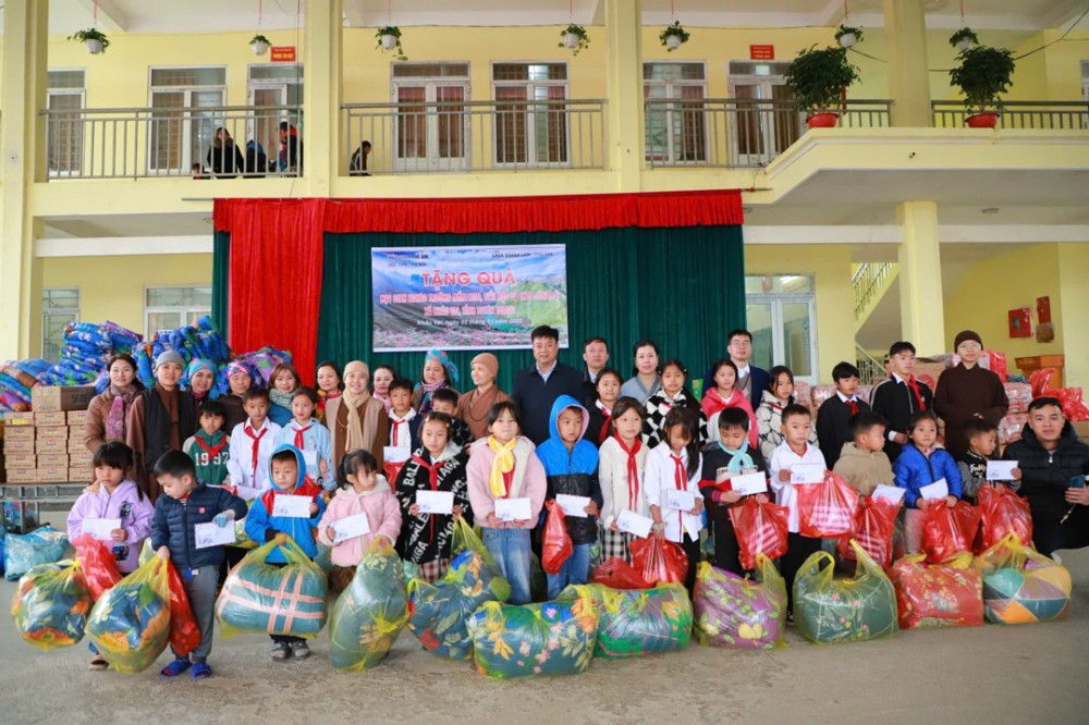 Tuyên Quang: Trao tặng gần 2.000 phần quà cho học sinh vùng cao thuộc xã Khâu Vai