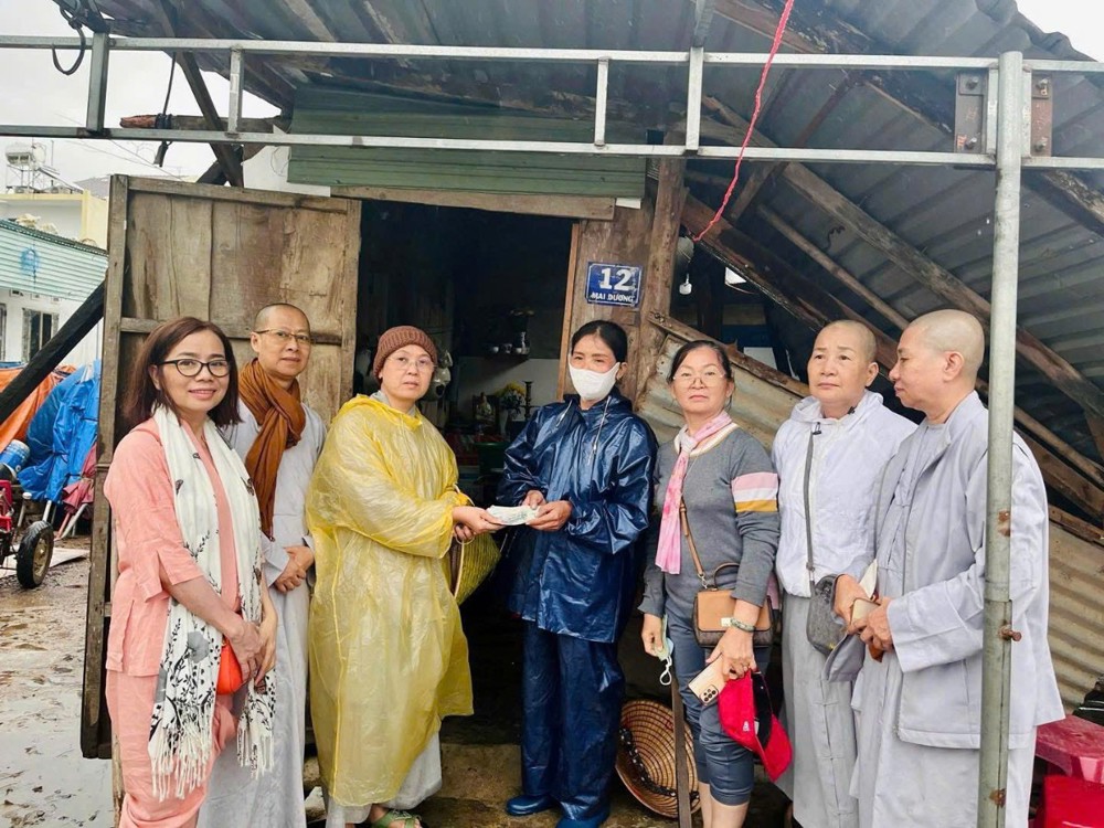 Tu viện Long Hưng thực hiện chương trình “Quà Yêu Thương Kịp Thời” đến với đồng bào vùng lũ phường Quy Nhơn, tỉnh Gia Lai