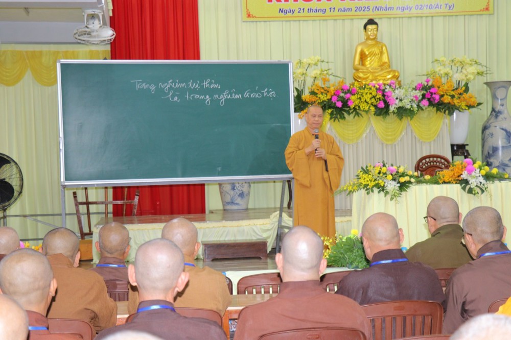 Vĩnh Long: Thượng tọa Thích Trí Chơn chia sẻ đề tài “Quản trị tự thân để trang nghiêm Giáo hội” tại Khóa Kiết Đông lần III – Khu vực Bến Tre (cũ)