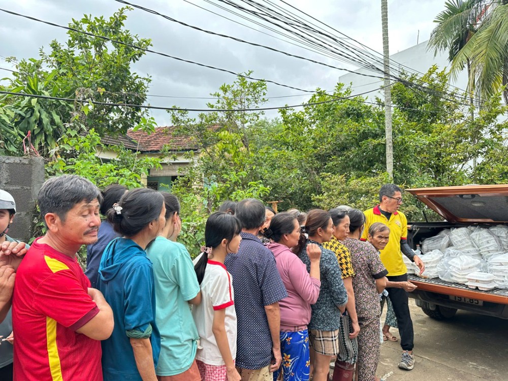 Hội Từ thiện chùa Tường Nguyên hỗ trợ bà con vùng lũ Phú Yên cũ sau đợt đại hồng thủy cuối tháng 11