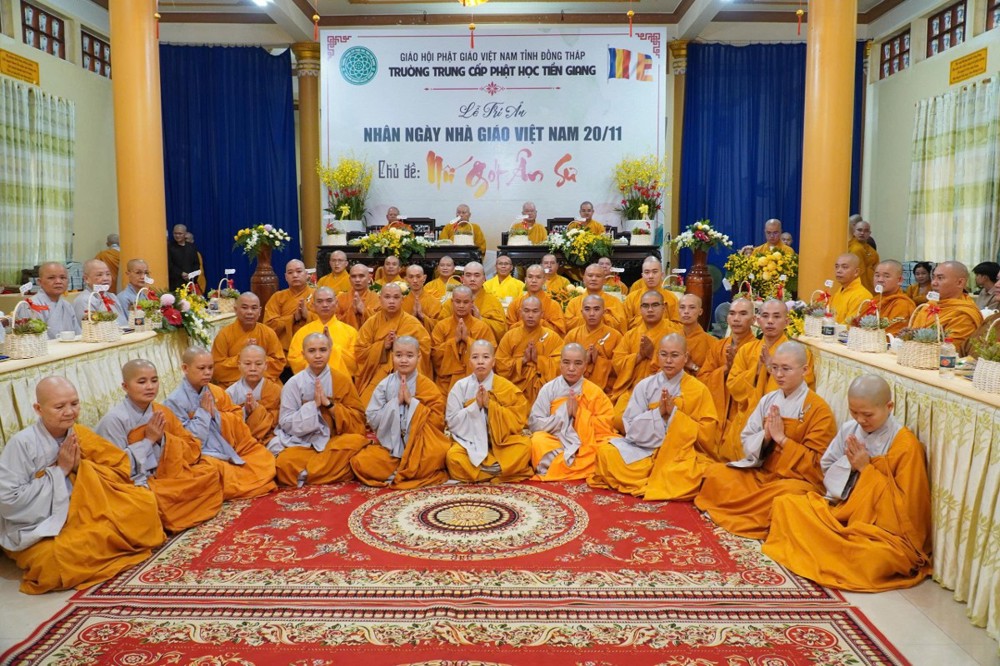 Đồng Tháp: Ấm áp Lễ Tri ân nhân Ngày Nhà giáo Việt Nam tại Trường Trung cấp Phật học Tiền Giang