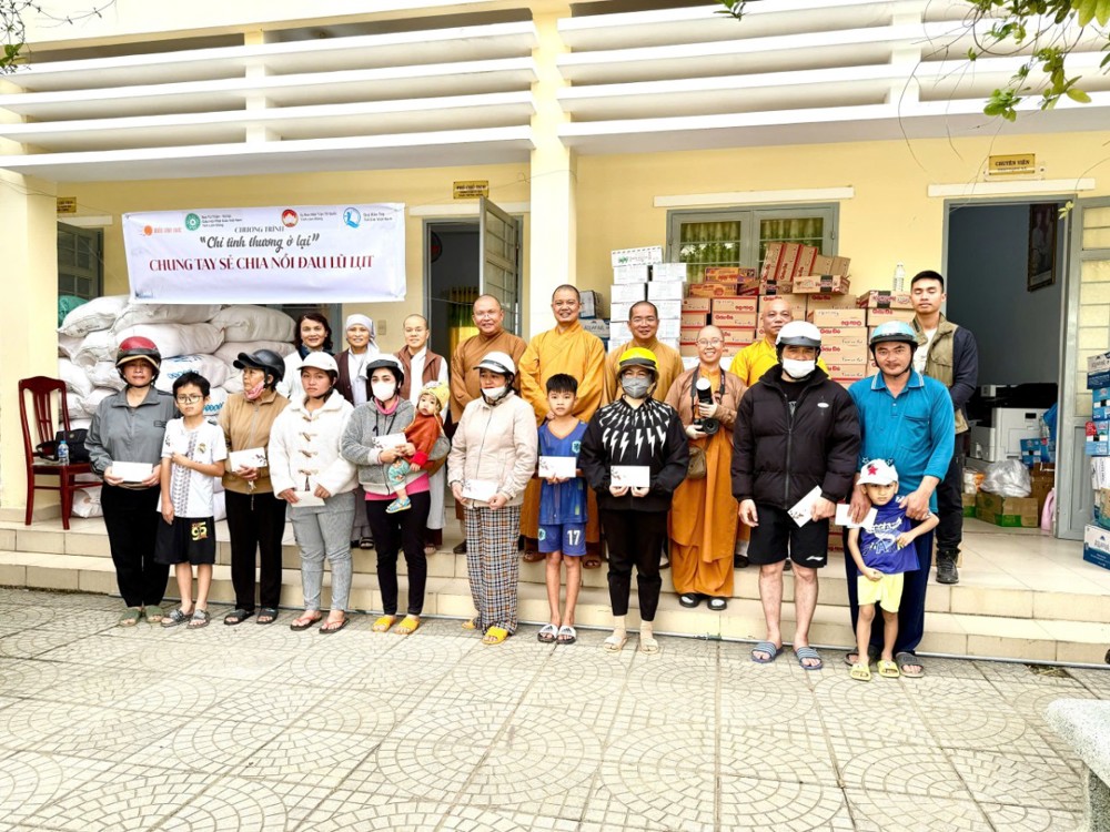 Ban TT-XH PG tỉnh Lâm Đồng, Tập đoàn Miền Tỉnh Thức và Hội Bảo trợ trẻ em Việt Nam cứu trợ đồng bào bị ảnh hưởng bão Fung-Wong tại Lâm Đồng