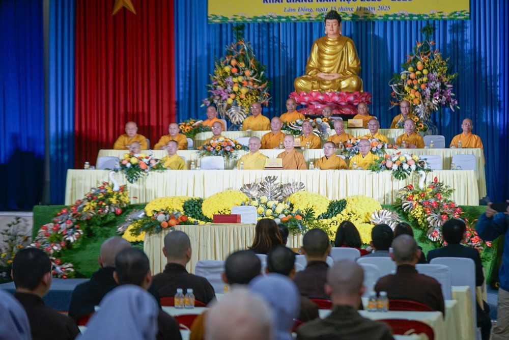 Lâm Đồng: Lễ tốt nghiệp Trung cấp Phật học khóa XIV (2022 - 2025) và khai giảng năm học 2025 - 2026