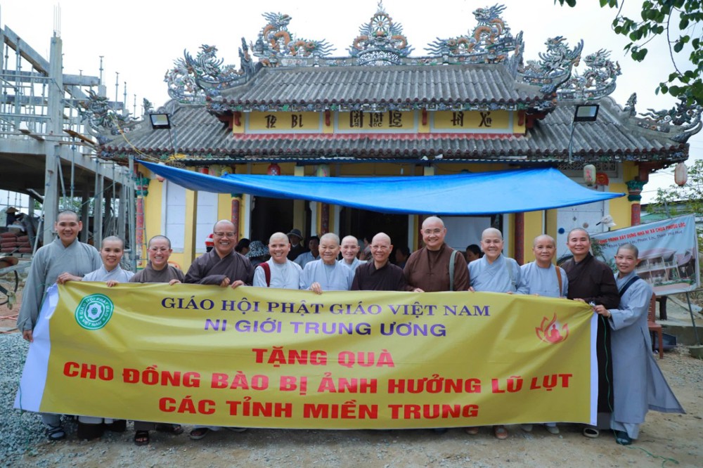 Phân ban Ni giới Trung ương cứu trợ đồng bào bị lũ lụt các tỉnh miền Trung