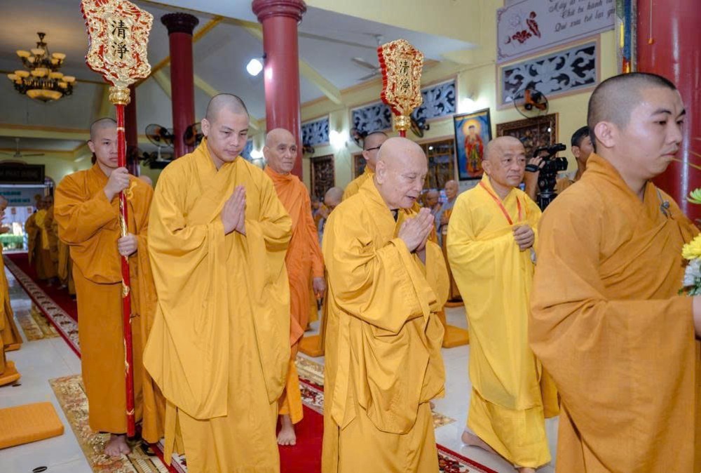 Trưởng lão Hòa thượng Chủ tịch sách tấn tu học Tăng Ni Liên tông Tịnh độ Non Bồng